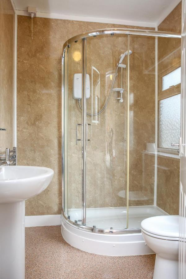 The Seacliffe - Whitby Hotel Bagian luar foto