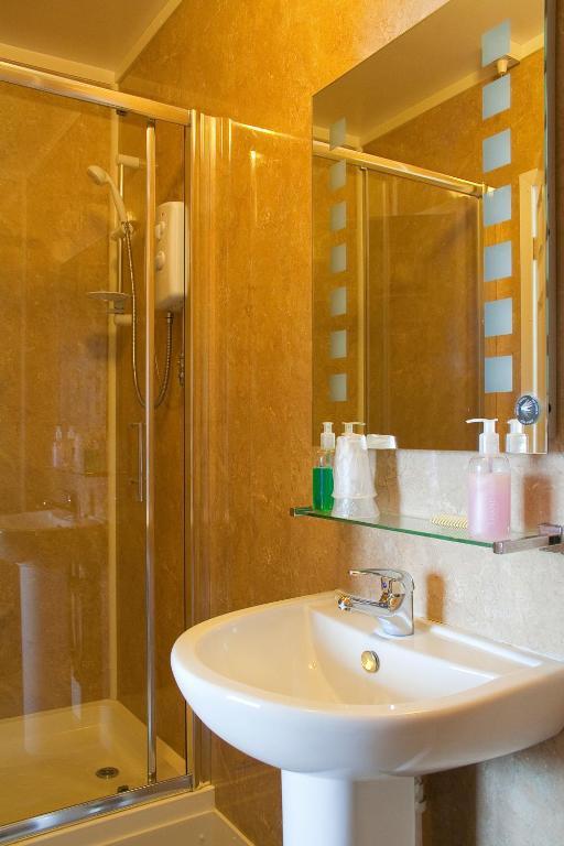 The Seacliffe - Whitby Hotel Ruang foto