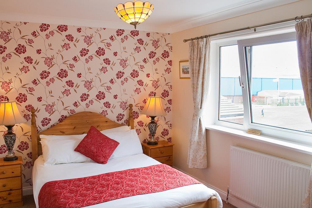 The Seacliffe - Whitby Hotel Bagian luar foto