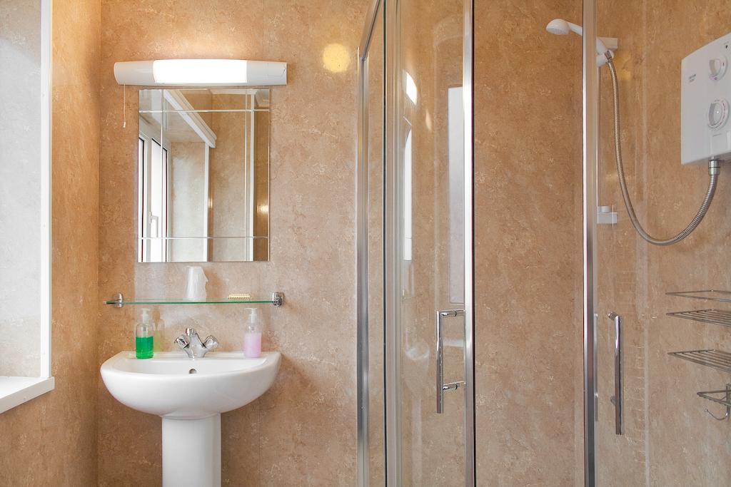 The Seacliffe - Whitby Hotel Bagian luar foto