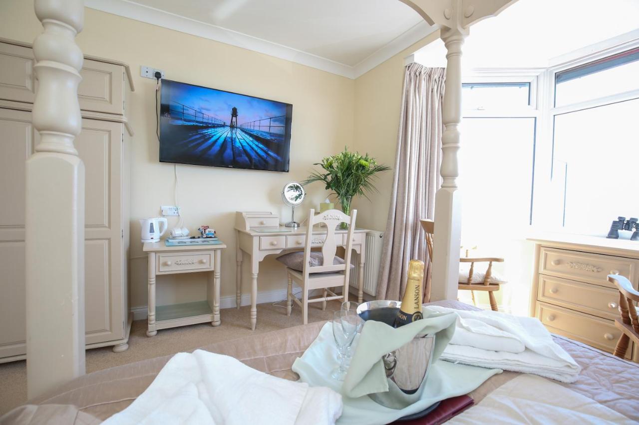 The Seacliffe - Whitby Hotel Bagian luar foto