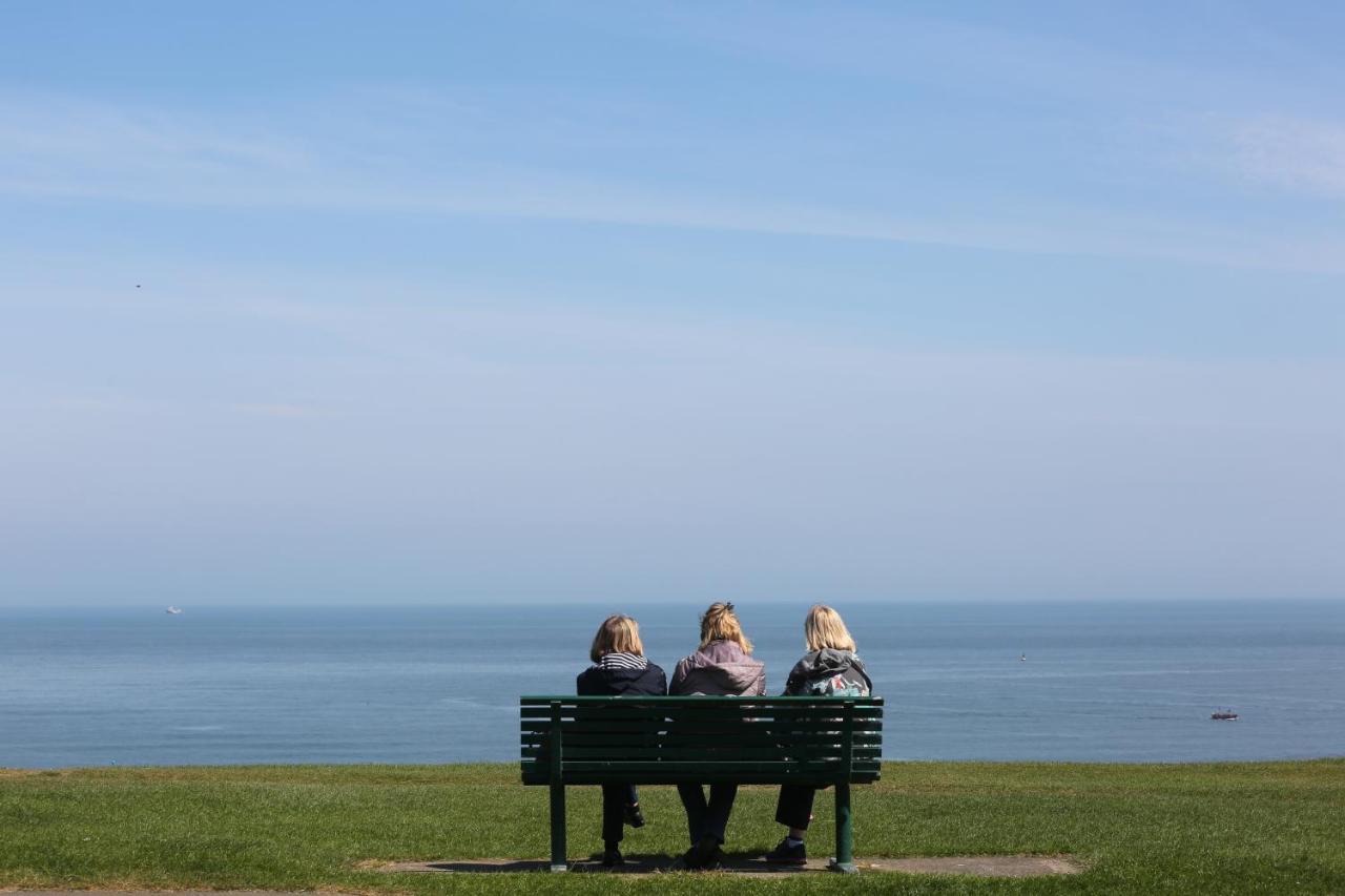 The Seacliffe - Whitby Hotel Bagian luar foto