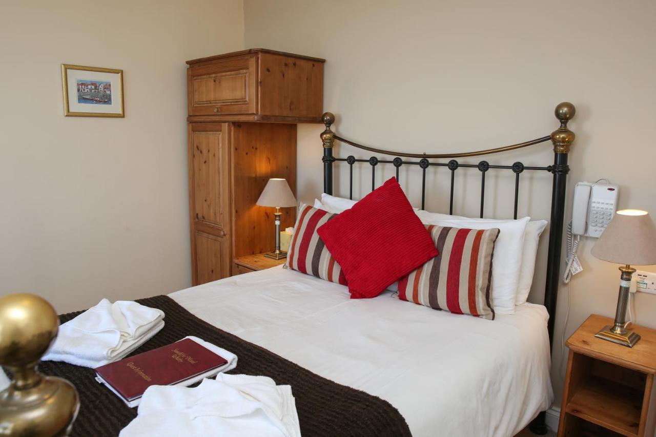 The Seacliffe - Whitby Hotel Bagian luar foto