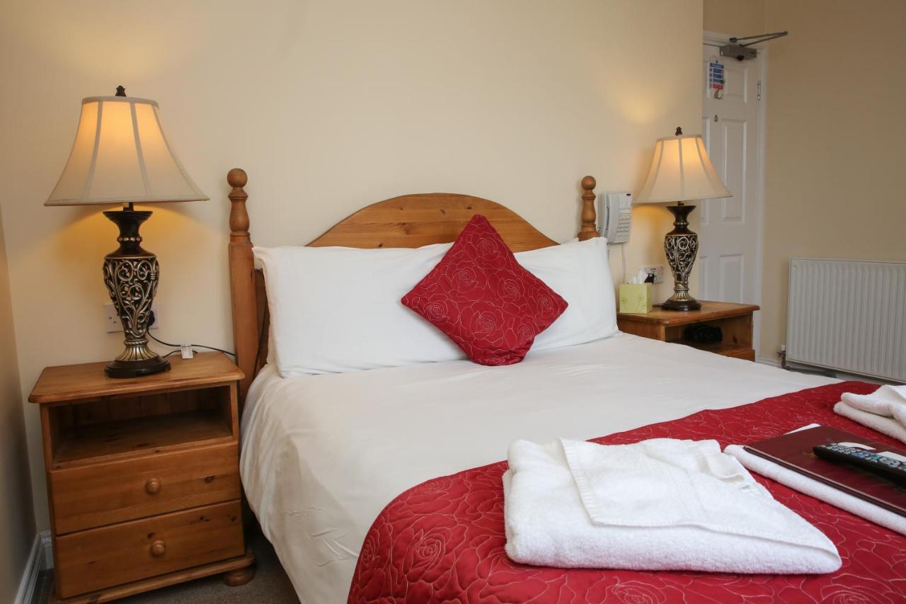 The Seacliffe - Whitby Hotel Bagian luar foto