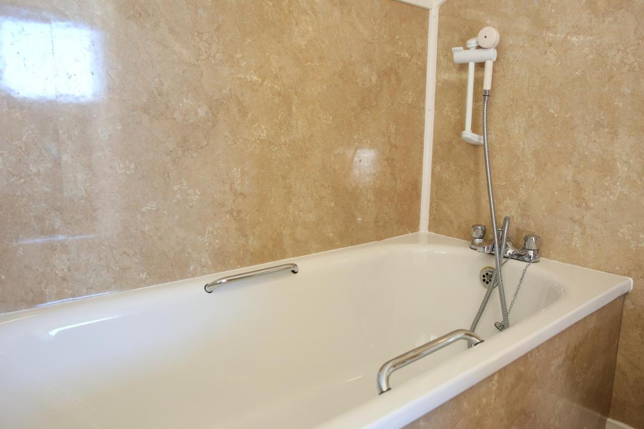 The Seacliffe - Whitby Hotel Bagian luar foto