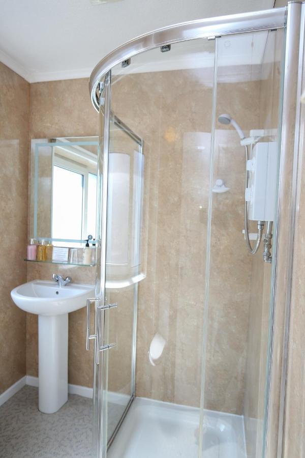The Seacliffe - Whitby Hotel Bagian luar foto
