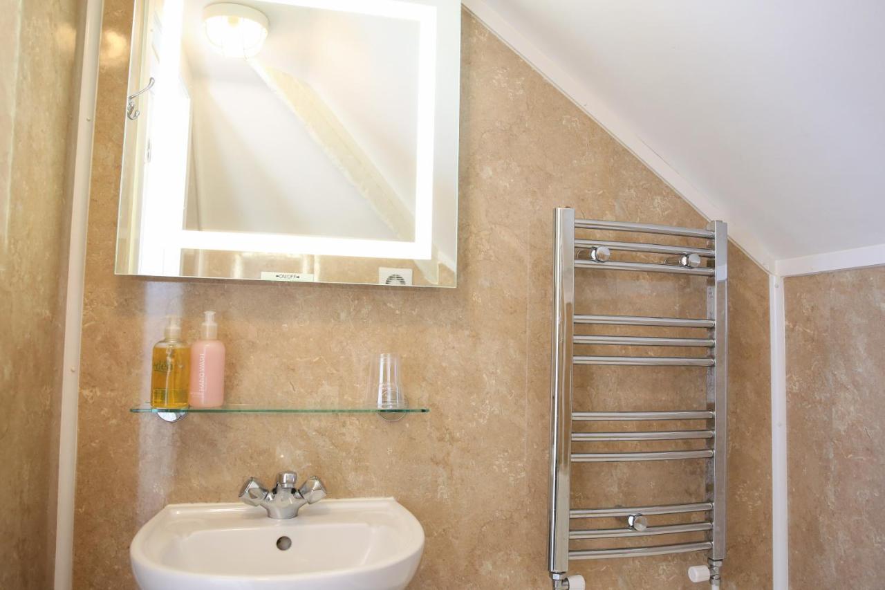 The Seacliffe - Whitby Hotel Bagian luar foto