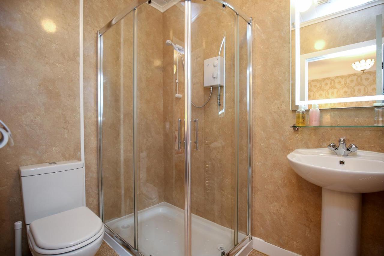 The Seacliffe - Whitby Hotel Bagian luar foto